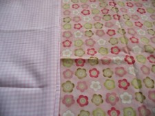 coupons tissu " fleurs " de couleurs : rose,kaki,doré  + petit vichy  rose