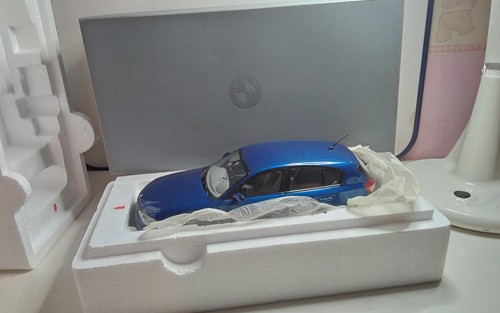 Kyosho bmw series - 1, bleu