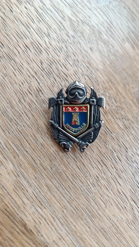 Pin pompier angerville - pin's,