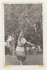 Jolie robe fille jouant au