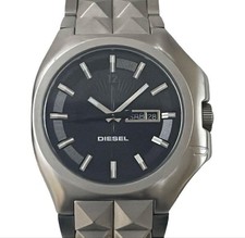 montre diesel cloutée