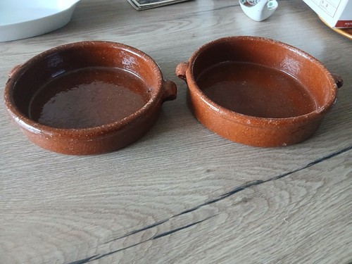 Plats rond ancien terre - plats,