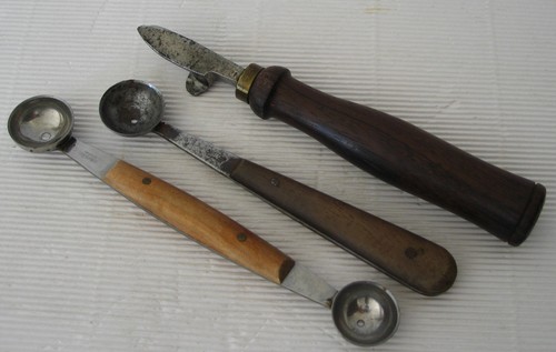 Lot trois anciens ustensiles - lot,