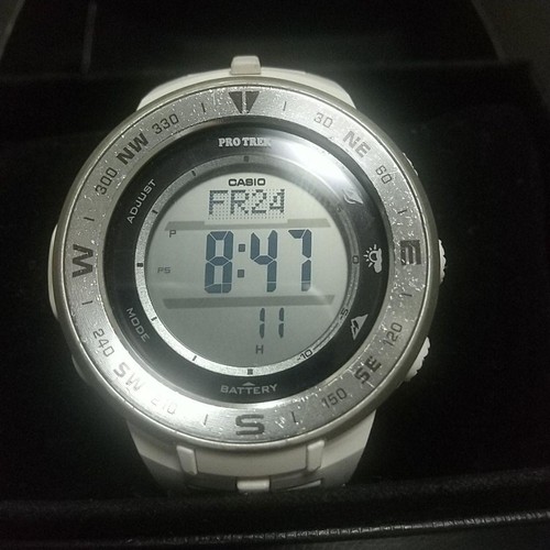 Montre solaire robuste - , casio