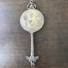 Pendentif Miroir Face À Main