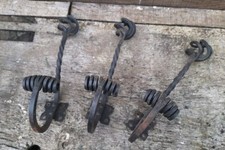 JOLI LOT DE 3 ANCIENNES PATÈRES EN FER PORTE MANTEAU MURAL  VINTAGE