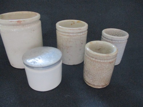 Anciens petits pots à - 5,