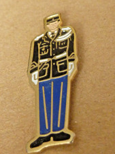 pin's pins badge.  militaire