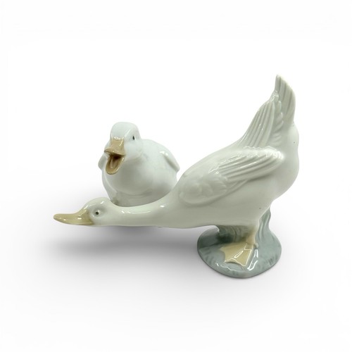 Duo figurines nao - figurines, porcelaine