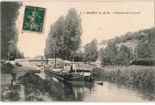 Moret péniche sur canal - moret:,