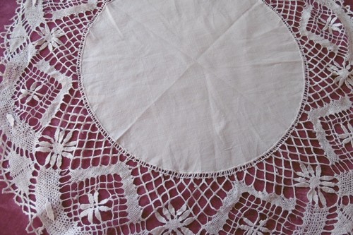 Centre table dessous de - de, ou