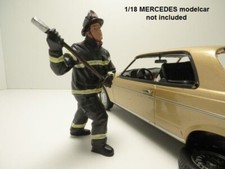 FIGURINE POMPIER US avec hâche 1/18