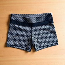 Lululemon Groove Yoga Bike Shorts -Tri Geo Silver Spoon Black - Sz 8