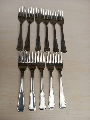 Lot fourchettes à - de, 11