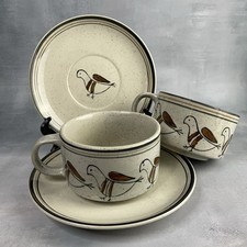 Duo grosse tasse avec soucoupe en grès moucheté décor d'oiseaux
