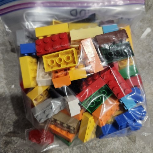 100 2x4 lego bricks - ,