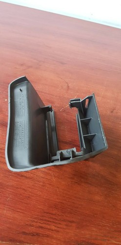 Cache rail gauche siège avant