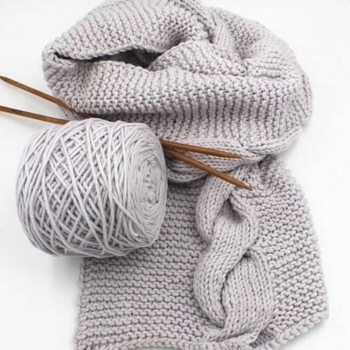 Main tricoté lait - main, coton