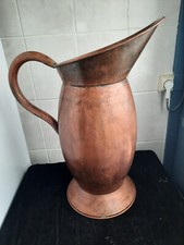 grande cruche en cuivre