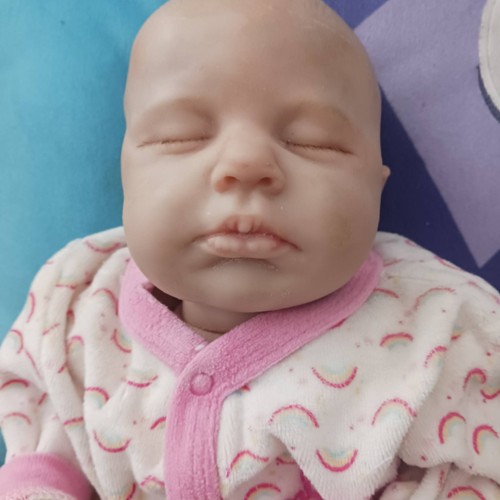 Poupée reborn bébé endormi