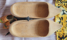 PAIRE DE SABOTS ARTISANALE, BOIS BRUT, POUR DECO ET UNE PETITE PAIRE EN CADEAU 
