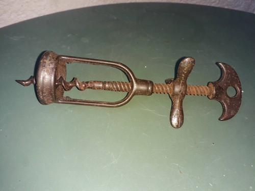 Ancien tire bouchon - , à