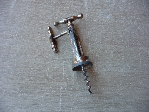 Tire bouchon ancien - ancien, a