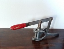 bouchonneuse ancienne