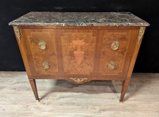 Commode de style Louis XVI en