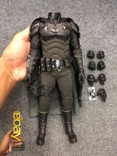 1/6 Hot Toys MMS638 The Batman Body with Suit Cape Hands for Action Figure