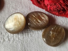 Trio ravissants boutons