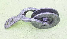 Poulie en fer avec son support