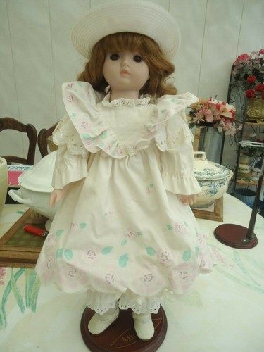 Poupee porcelaine mundia - poupee,