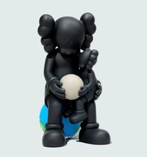Kaws Holiday Thailand Black. Sculpture neuve avec boîte d’origine