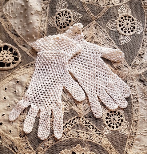 Jolis gants grande poupée - jolis,