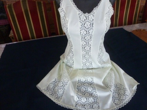 Jolie combinaison fond de - &,