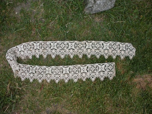 Fine dentelle fuseau - , au