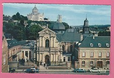 Vieilles voitures dont