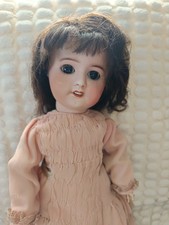 Jolie poupée SFBJ 60, beaux