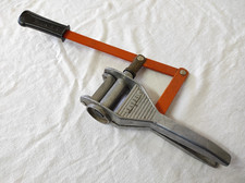 Bouchonneuse à main Sanbri