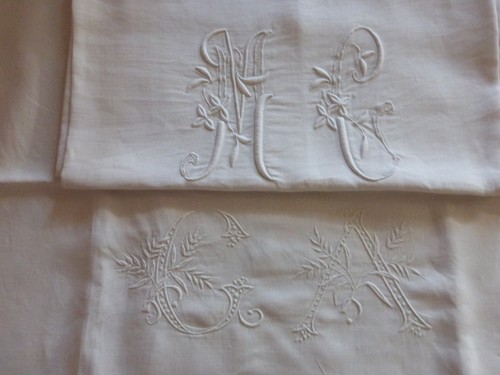 Deux beaux monogrammes debuts - monogrammes,