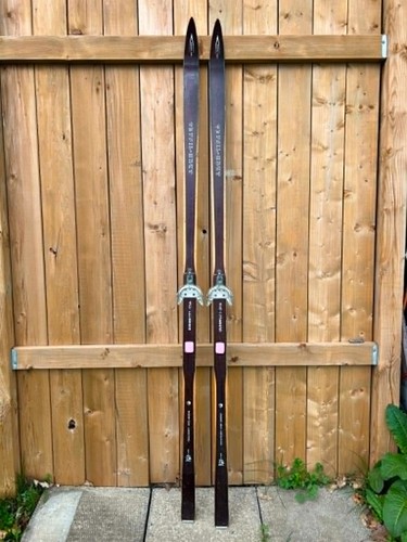 Vintage wooden long - long, skis