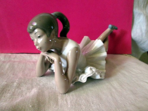 Figurine danseuse pensive - figurine,