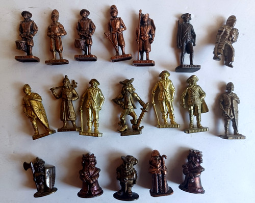 Lot figurines kinder - lot,
