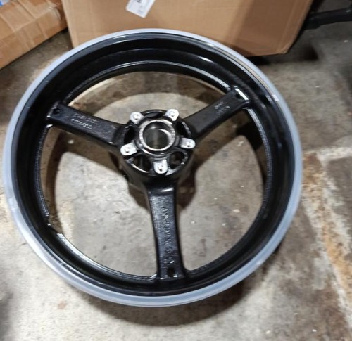 Front wheel tubeless - 17"x3.5",