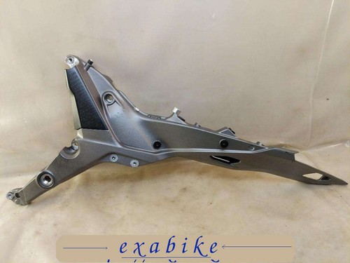 Element cadre gauche pour - de,