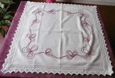 Nappe vintage entourée de