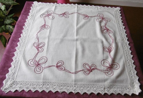 Nappe vintage entourée - , de