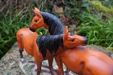 NA0435   COUPLE CHEVAUX  FIGURINE  STATUETTE   EQUITATION ETALON   CHEVAL 25 CM