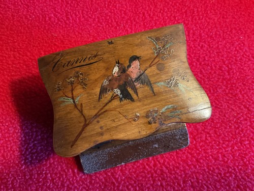Ancienne boîte timbres - À,